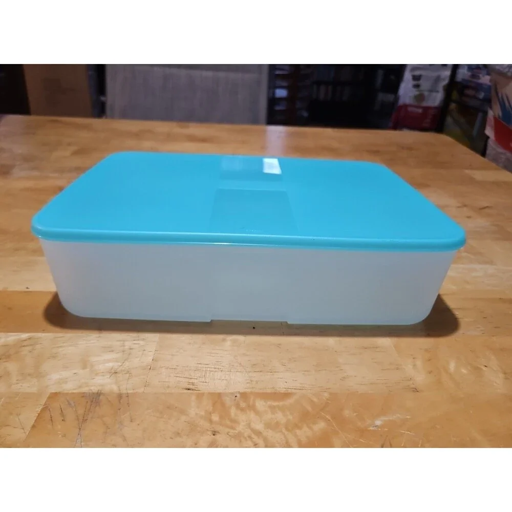 Vintage Tupperware Freezer Mates #2097A W Lid 2095B Turquoise 3.3 L